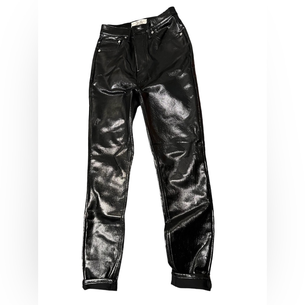 WE THE FREE🖤 Shiny black pant, slightly stretchy, button up, high waisted